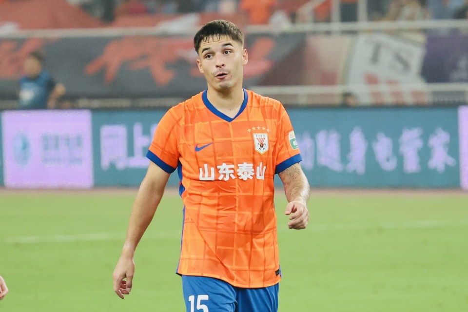 伊塞斯寻求, 成一致, 东泰山中前